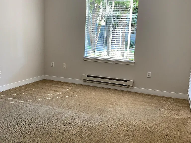 1x1/729sf: Bedroom