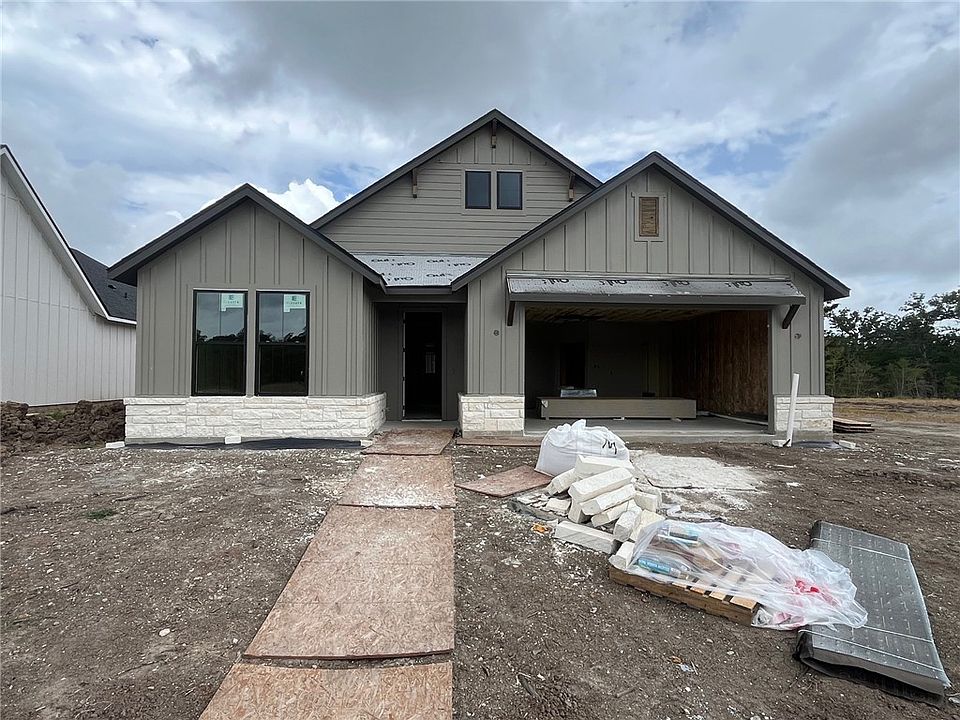 1st image of 4052 Lakeside Club Dr
