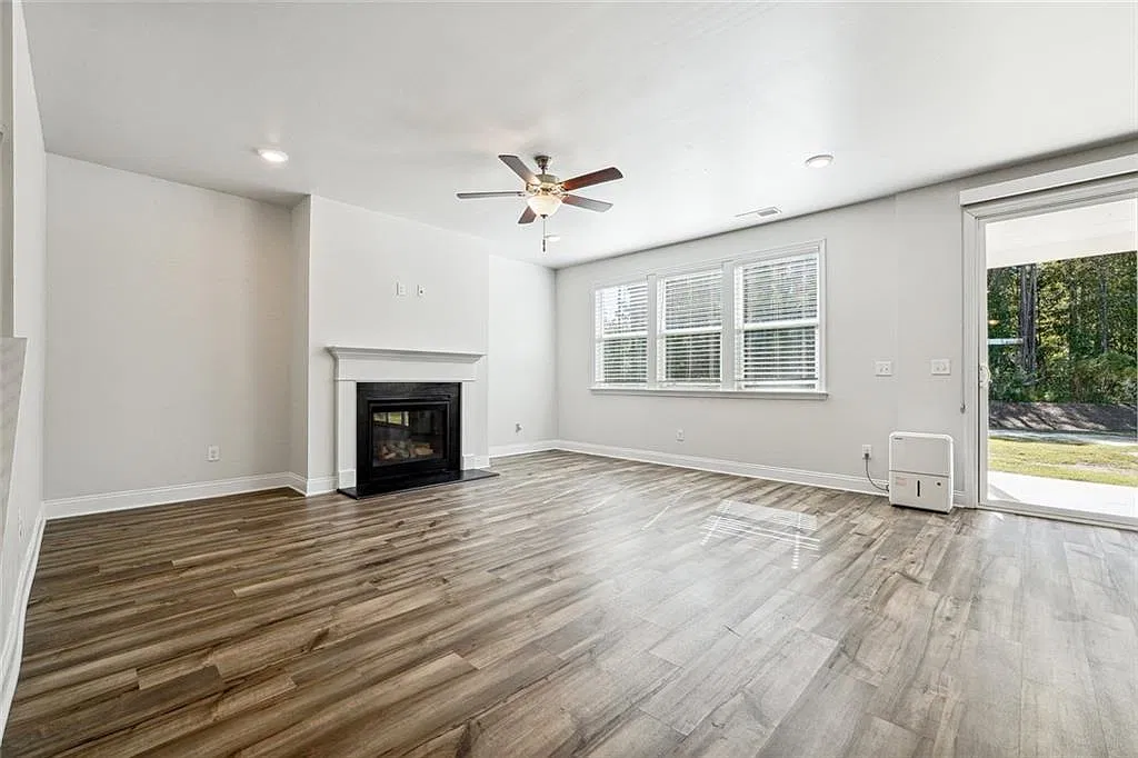 5 bed, 4.0 bath, 3021 sqft, $2,800 — Photo 4