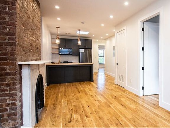 2nd image of 41 Vanderbilt Ave #6