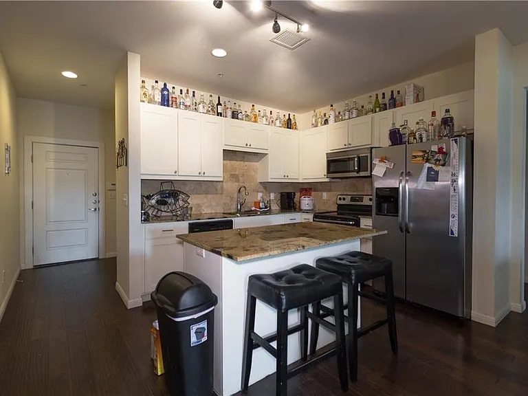 104-2708 San Pedro St #104 — Photo 2