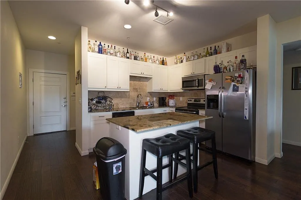 Building Photo - 104-2708 San Pedro St #104