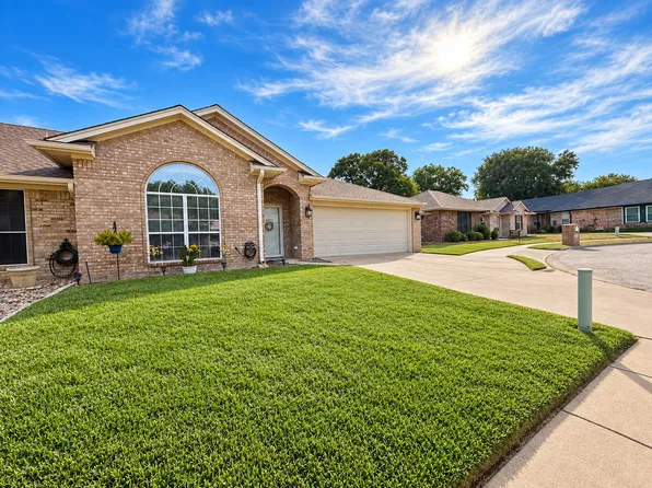 1011 Teresa Ct, Granbury, TX 76048