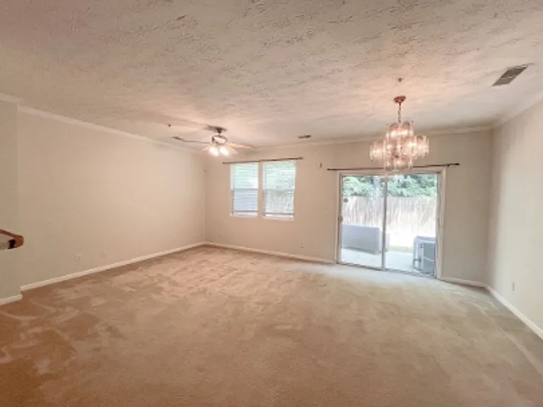 158 Ellis Dr — Photo 2