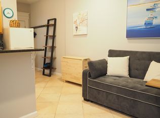 218 S 20th St APT 2R, Philadelphia, PA 19103