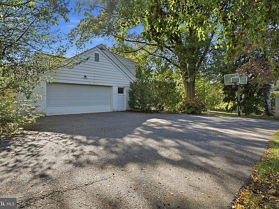 4th image of 607 Berwick Rd