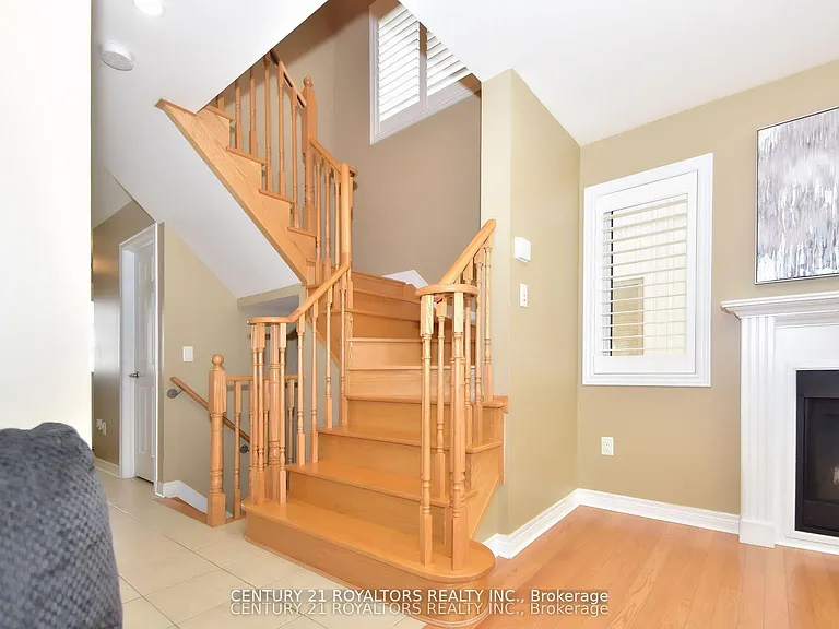 386 Thompson St — Photo 12