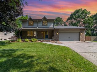 1005 Birchwood Dr, Flushing, MI 48433