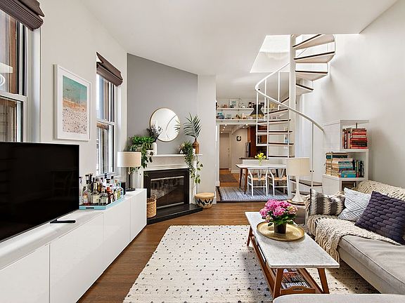 3rd image of 434 W 20th St #9