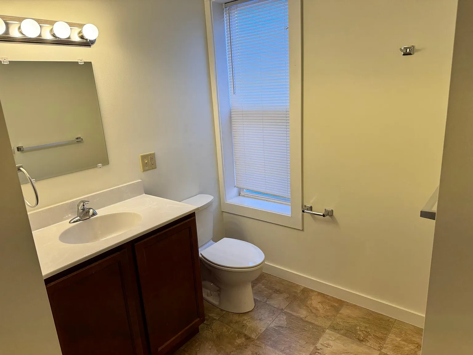 1 bed, $900 — Photo 4