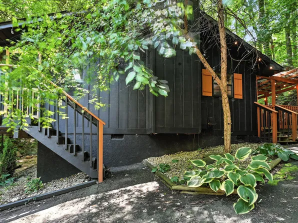 1738 Zurich Rd, Gatlinburg, TN 37738