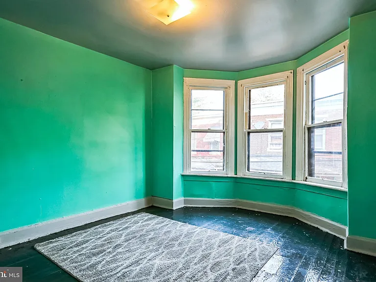 153 N Queen St — Photo 15