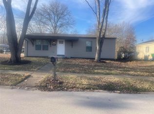 61 Cedar Dr, Pacific, MO 63069
