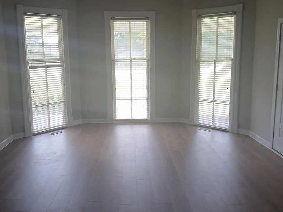 3023 Belleville Rd