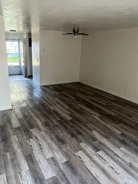2 bed, 1.5 bath, 940 sqft, $1,560 — Photo 2