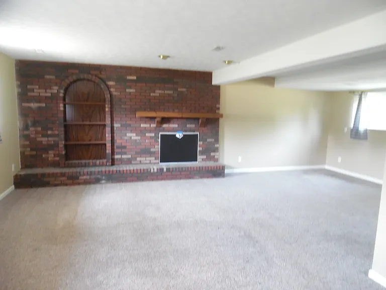 8760 Ashbrook Dr — Photo 9