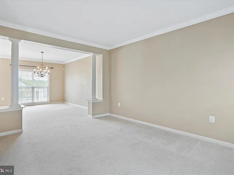 319 Morlyn Dr — Photo 2