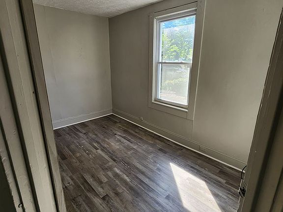 4th image of 3209 W 46th St APT 4