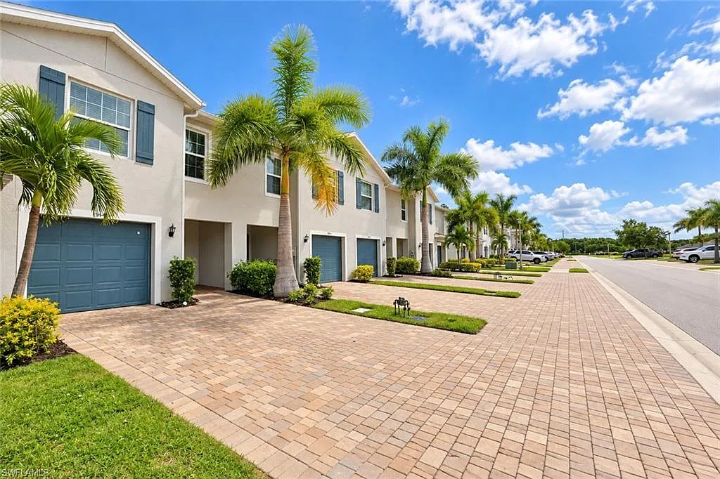 3 bed, 2.5 bath, 1543 sqft, $2,550 — Photo 3