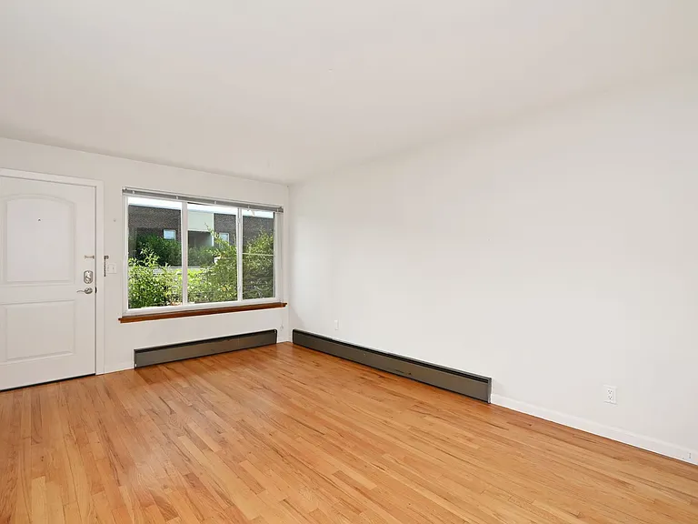 The Diane Apartments — Photo 2
