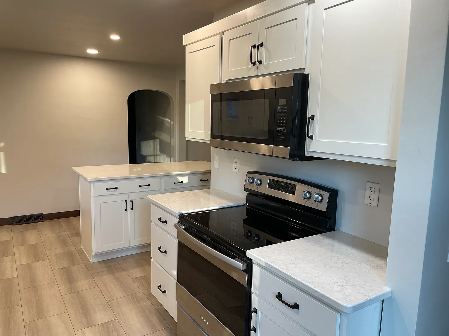 3 bed, 1.5 bath, 2248 sqft, $2,200 — Photo 4
