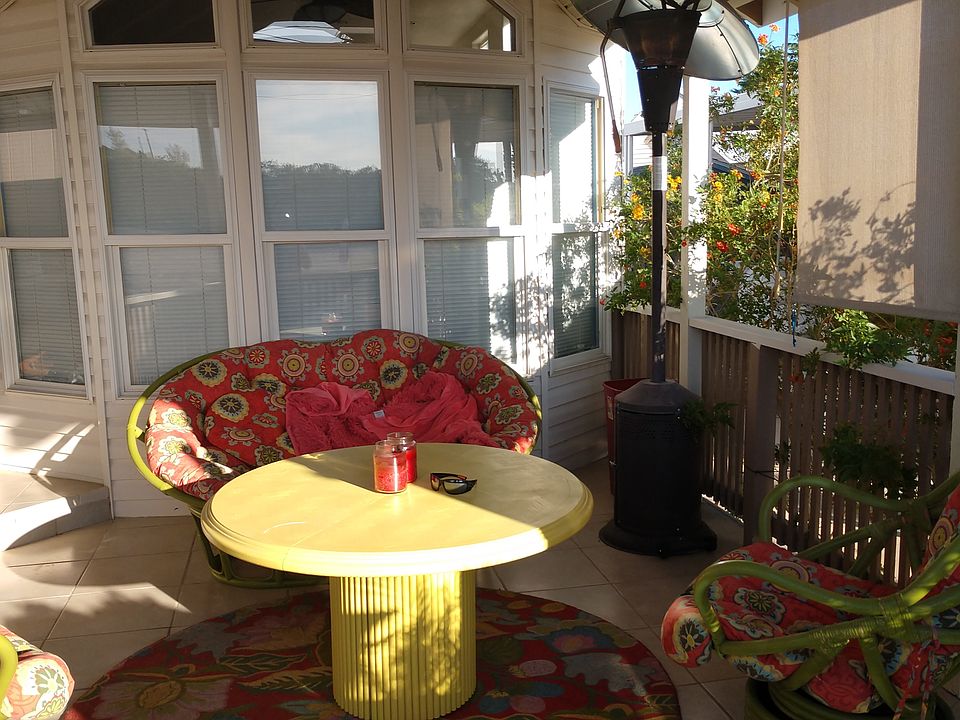 Beautiful spacious porch