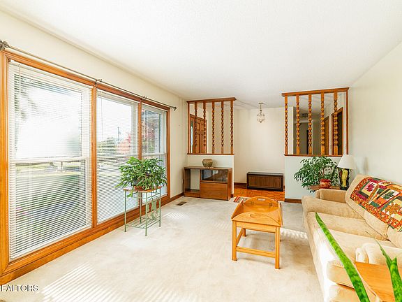 3rd image of 773 Whippoorwill Cir