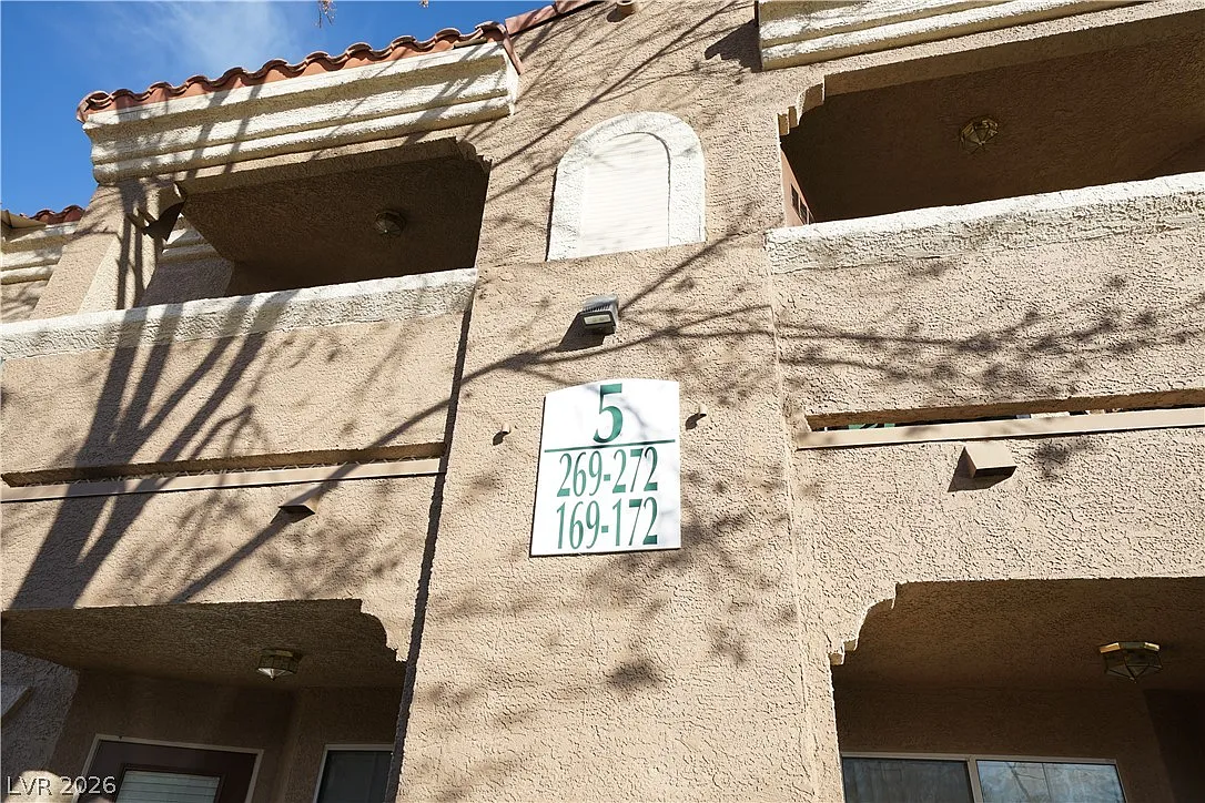 2 bed, 2.0 bath, 1053 sqft, $1,395 — Photo 2