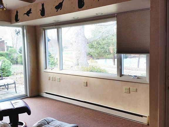 2nd image of 194B Sterling Ct #100B