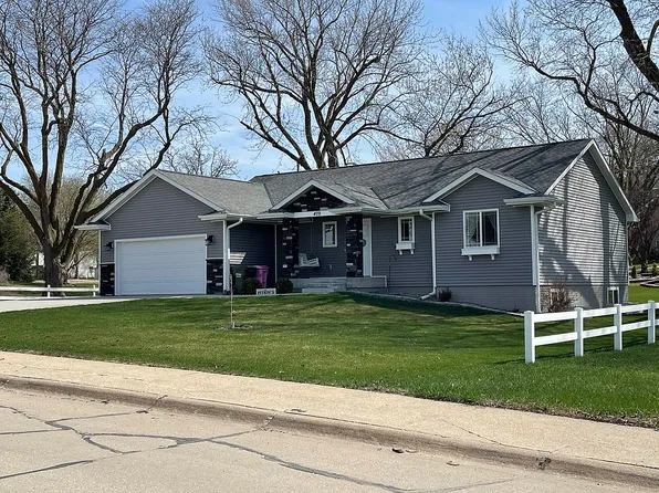 409 Schoolview Dr, Wayne, NE 68787