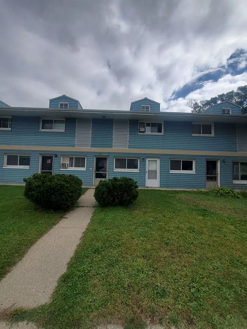 417 N Washington Ave 8 family — Photo 1