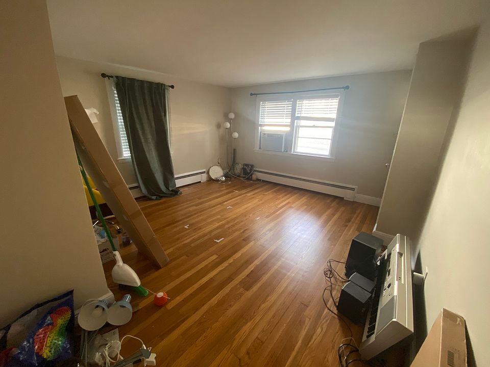 1st image of 38 Tracey St #1