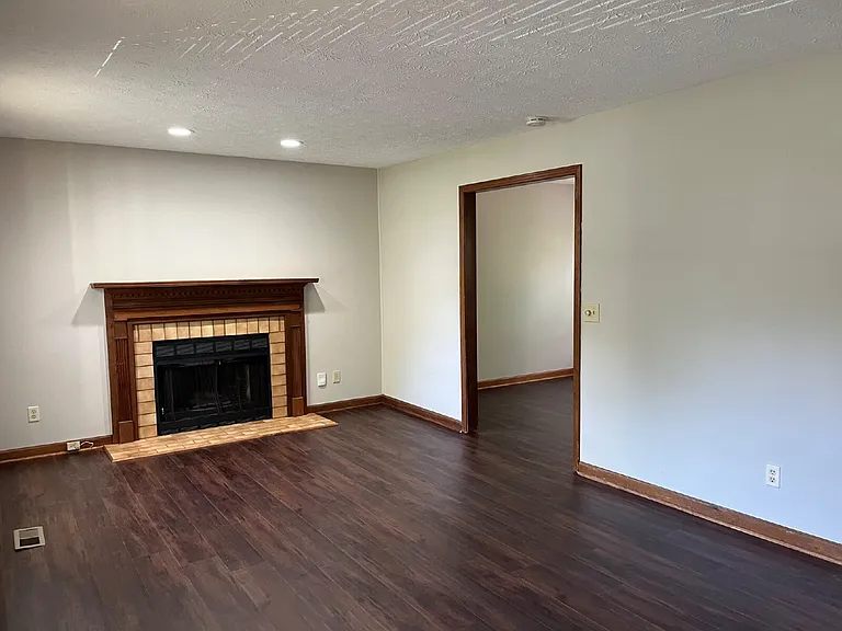 874 Norwalk Dr — Photo 3