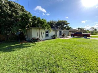313 SW Fairway Ave, Port Saint Lucie, FL 34983