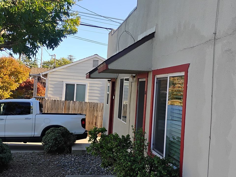 2nd image of 1417 Carmel St #B