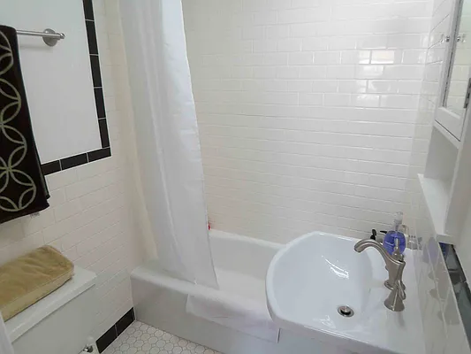 Rented by City Connections Realty | media 9