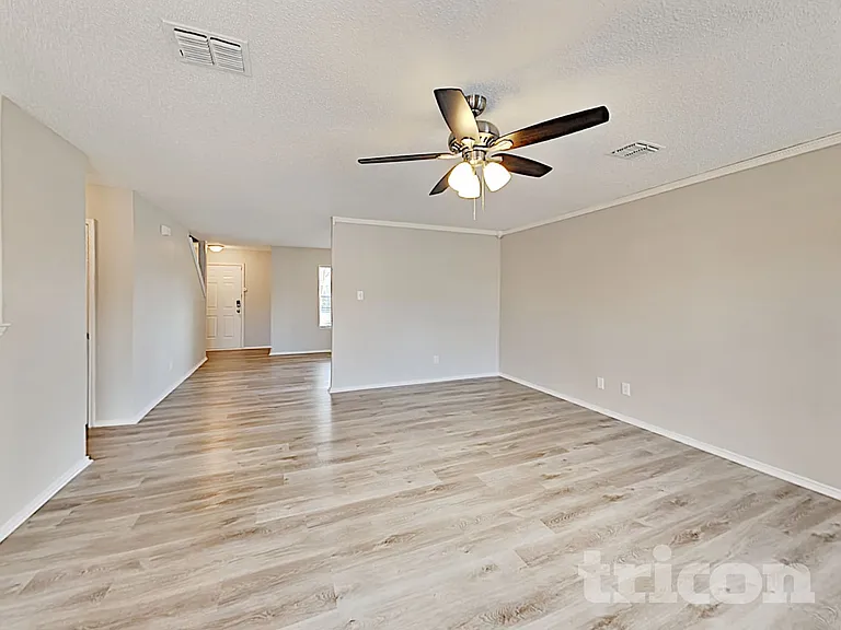 1688 Wildrose Dr — Photo 3