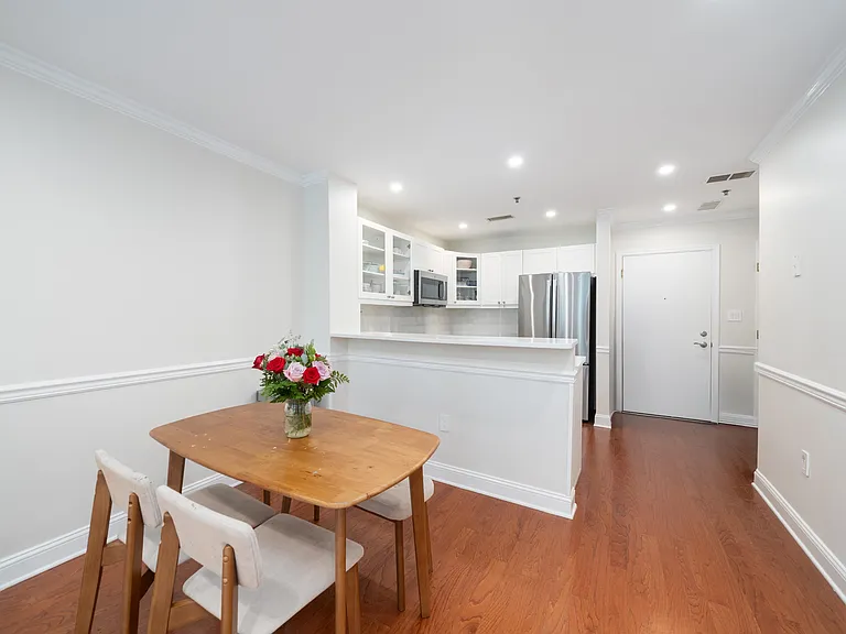 812 Grand St #314 — Photo 5