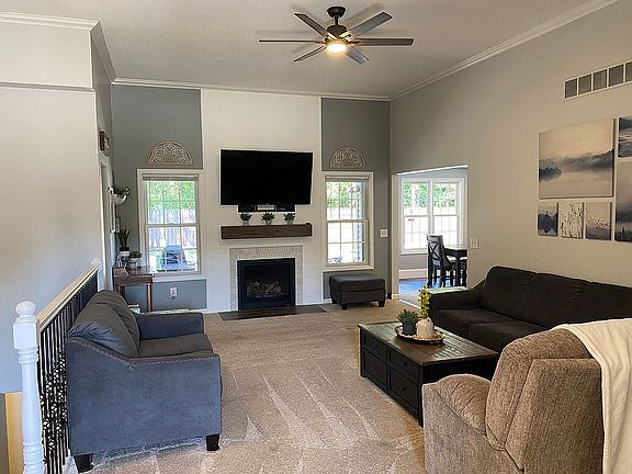 2nd image of 708 Chestnut Dr