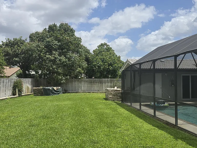 288 NW 89th Ave — Photo 9