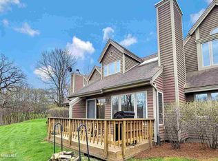 122 Walnut Hill Dr, Galena, IL 61036