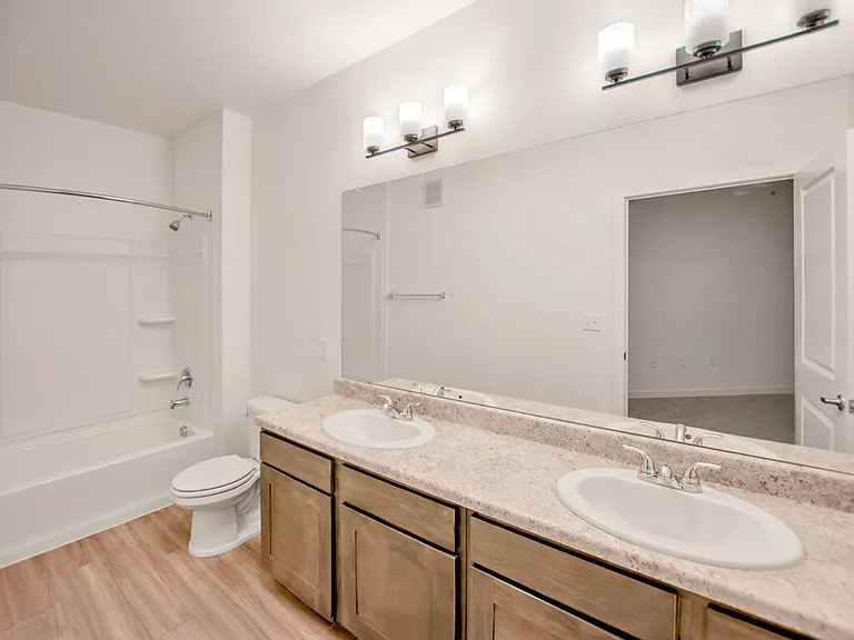 Loma Vista Lofts — Photo 22