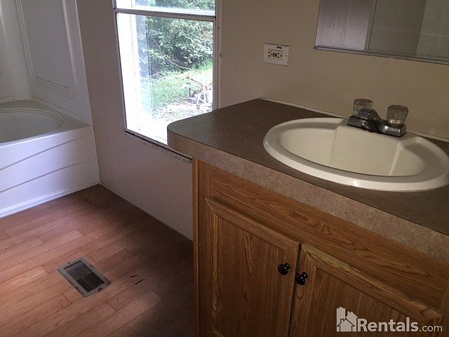 2nd image of 409 Winston Rd SW