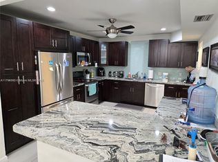 Las Haciendas Townhome, Plantation, FL 33324