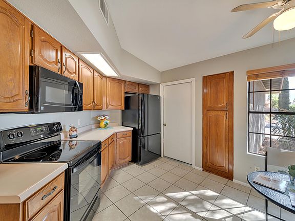 3rd image of 9741 N Donegal Pl