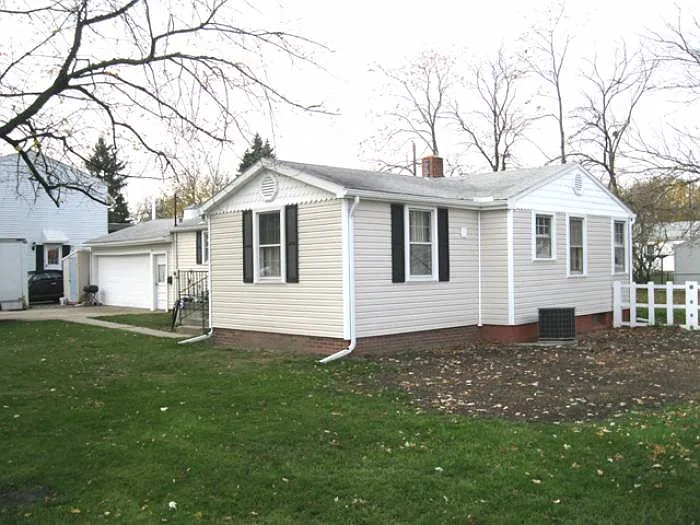 1149 Elco Ave photo 1