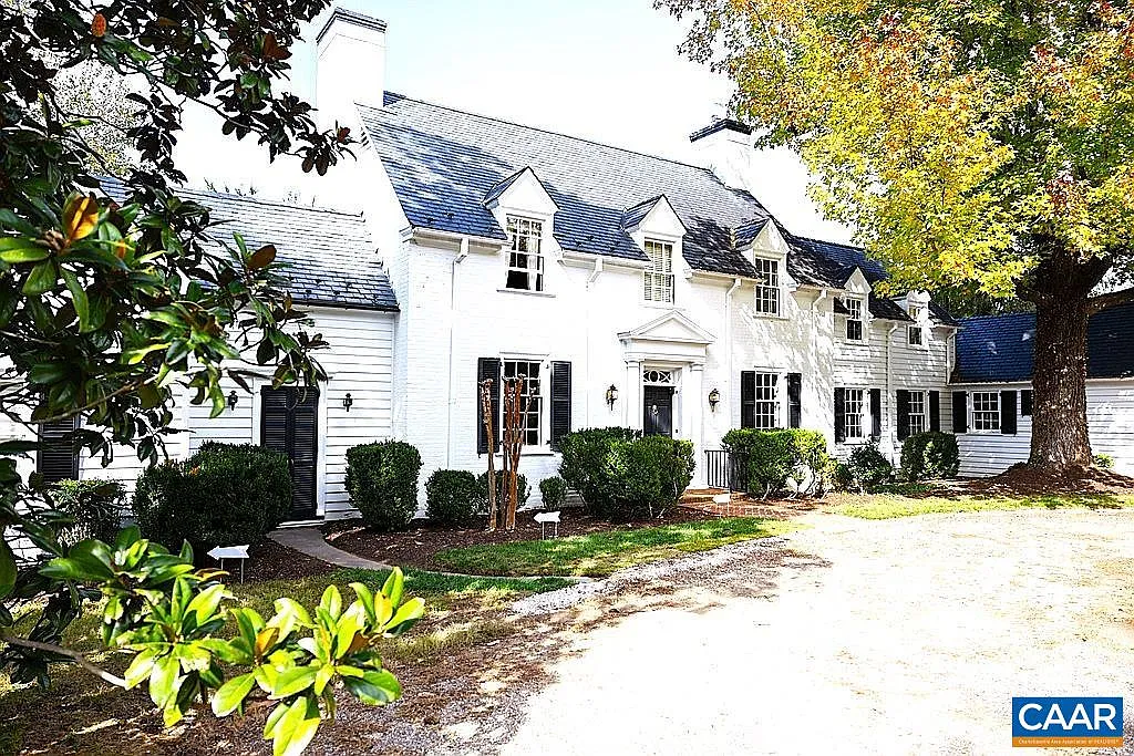 5 bed, 4.5 bath, 5758 sqft, $10,000 — Photo 1