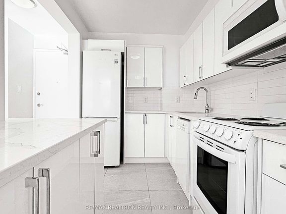 5th image of 490 Eglinton Ave E #302