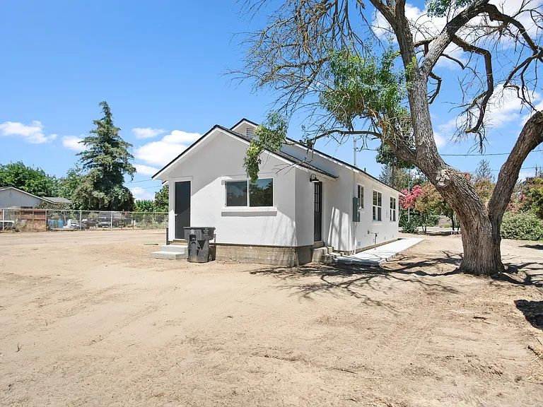 13619 Peach Ave — Photo 6