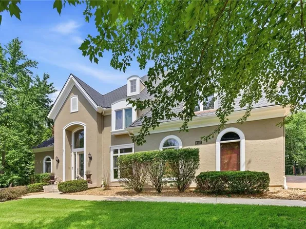 4407 N Mulberry Dr, Kansas City, MO 64116